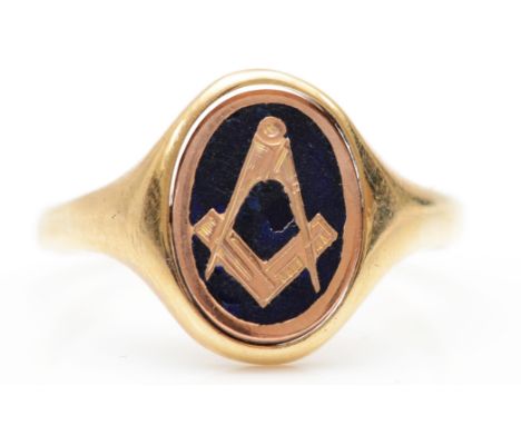 A vintage 9ct gold and blue enamel Masonic swivel ring, plain side with J initial, S, 3,7gm