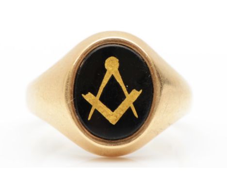 A vintage 9ct gold and onyx Masonic ring, R, 6gm 