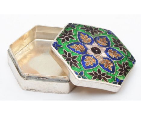 An unmarked silver and enamel octagonal box, with pull off cover, 4cm, 26gm 