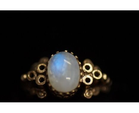 9ct Gold ring set with opal Size L