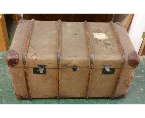 Early 20thC steamer trunk, canvas covered, leather bound corners with wooden protective ribs and internal tray