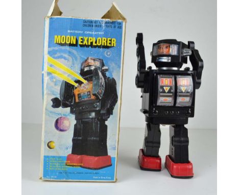 Vintage Toys - A Mainland Moon Explorer plastic robot toy; with box (2)