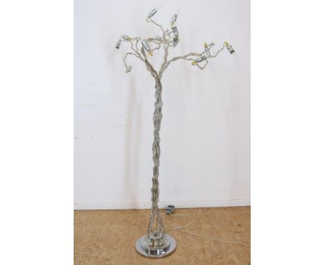 Partly metal modern 12-light standing table lamp, h. 150 cm.Deels metalen moderne 12 lichts staande schemerlamp, h. 150 cm.