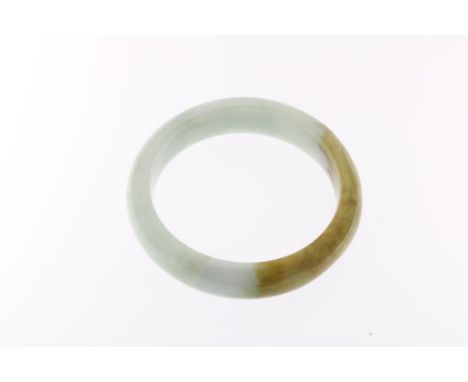 Light green and partly brown, untreated jade bracelet, innerwidth  ca. 6 cm, band width 1.5 cm. With gemstone report from  Ne