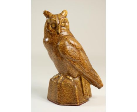Ceramic Art Deco sculpture of owl on a rock, uncl. sign. and  dated '38, h. 23 cm.Keramieken Art Deco sculptuur van uil op ro