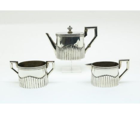 Three piece Dutch silver tea service, wide waving band of  vertical fluting from the base to half heigth, mm Royal CJ  Begeer