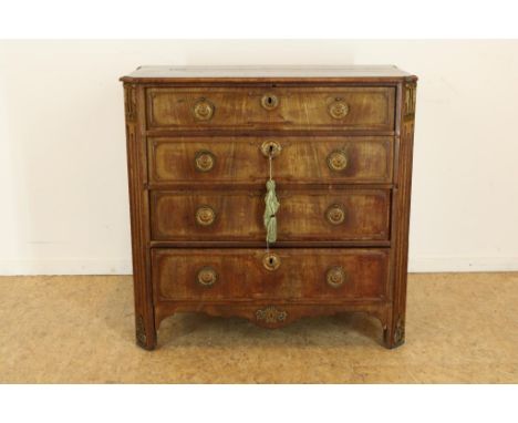 Mahogany Louis XVI chest of drawersMahonie Louis XVI commode met 3 laden, 18e eeuw, h. 83, br. 85,  d. 47 cm.