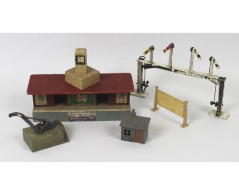 A collection of railway items to include TTR Trix trains, Twin, Pytchley 68028 tank engine, American Cow catcher, Pullman coa