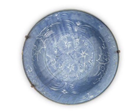 A large Chinese Zhangzhou slip-decorated blue-ground bowl, Late Ming dynasty, decorated all in white slip to the centre of th