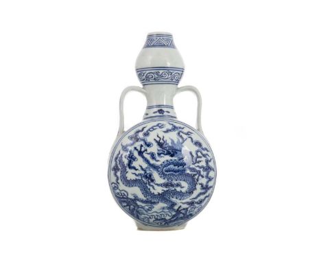 CHINESE TWIN HANDLED BLUE AND WHITE MOON FLASK 19TH CENTURY depicting dragons chasing the flaming pearl26cm highVery minor su