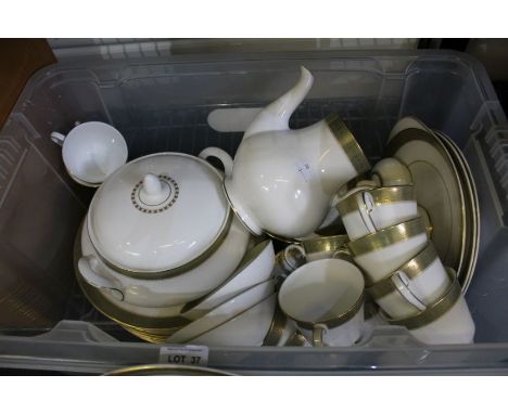 A Royal Doulton 'Belvedere' tea &amp; dinner service