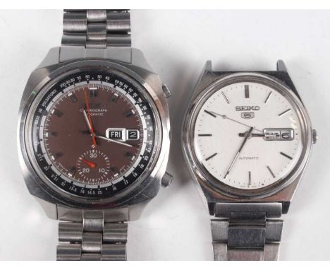 A Seiko Chronograph Automatic stainless steel gentleman's bracelet wristwatch, Ref. 6139-6020, circa 1970, with signed and je