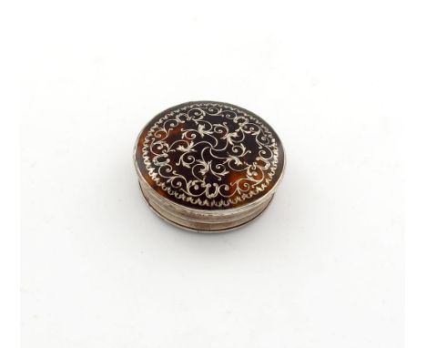 λ A George III old Sheffield plated mounted tortoiseshell snuff box, circa 1760, circular form, the pull-off cover inlaid wit