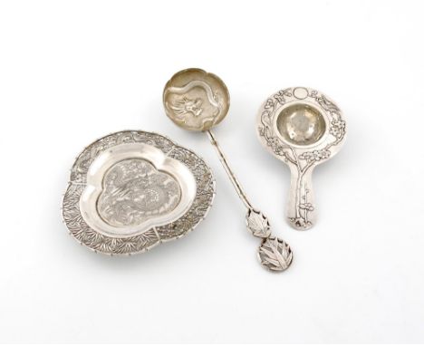 A small mixed lot of Chinese silver items, comprising: a dish, by Luen Wo, of trefoil form, the centre chased with a dragon, 