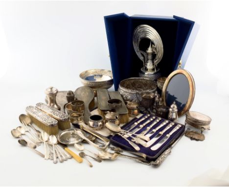 λ A mixed lot of silver and metal ware, comprising: a trinket box of oval form, London 1910, a five-piece condiment set, a pe
