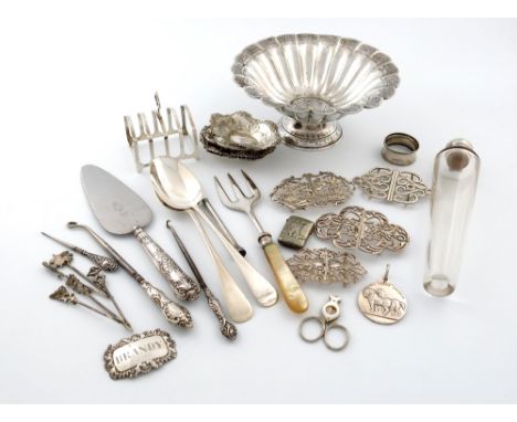 A mixed lot, comprising silver items: a toast rack, retailed by Brook and Son, Sheffield 1932, a silver-mounted hunting flask