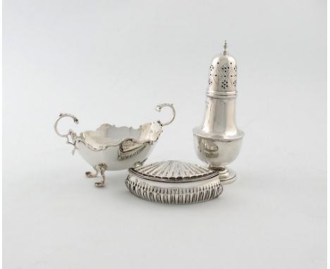 A mixed lot of silver items, comprising: an Edwardian trinket box, by W. Aitken, Birmingham 1903, fan shape, fluted decoratio