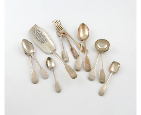 A mixed lot of antique silver Fiddle pattern flatware, various dates and makers, comprising: a fish slice, London 1823, two s