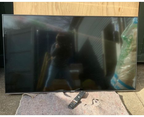 Toshiba 55" Flat Screen TV with Wall Bracket and Remote Control 