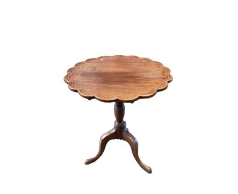 18th century mahogany tilt top table with piecrust edge on tripod base, 63cm diameter, 72.5cm high