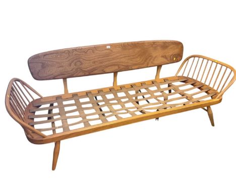 Ercol three seater setteeVery good condition, no obvious damage