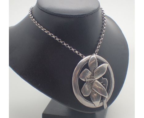 925 silver vintage 1977 Queens Jubilee floral pendant on 925 silver belcher chain 