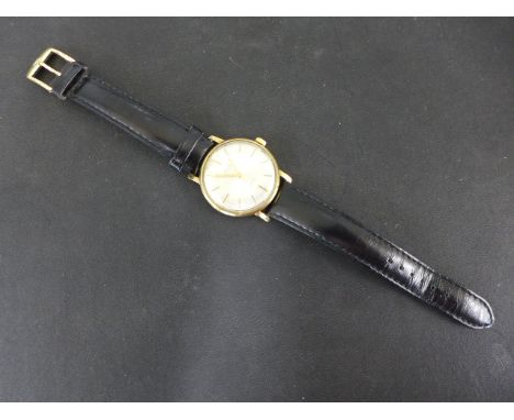 A 9ct yellow gold Avia 17 Jewel manual wind Gent's wristwatch - 34mm wide Condition report: Working order, some usage scratch