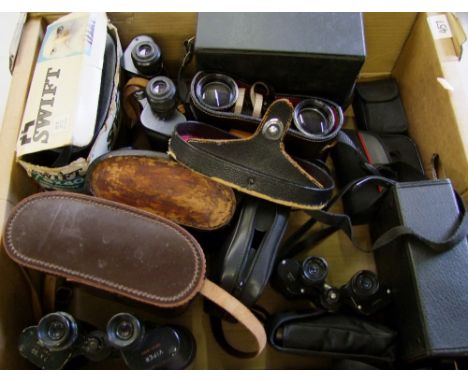 A collection of vintage binoculars: to include Viper 7 x 50, GreenKat 8 x 40 etc (1 tray). 