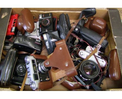A collection of vintage cameras: to include Zenit V, Zenit 3M, Kodak Retimette IB, Voigtlander Vitomatic II and a Russian Fed