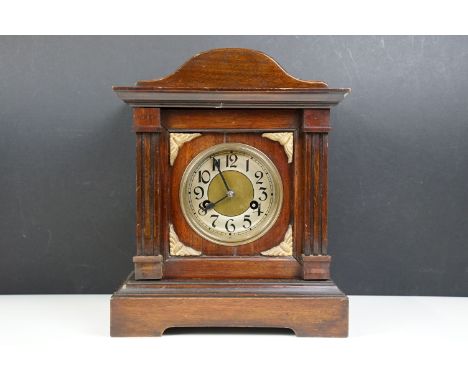Early 20th century oak mantle clock H 33cm x W 27cm x D 17.5cm 