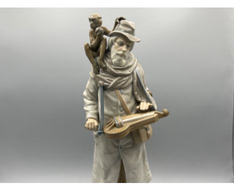 Lladro 5046 ‘Organ grinder’ slight chip
