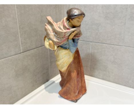 Large Nao by Lladro 0347 ‘Against the wind’ in good condition