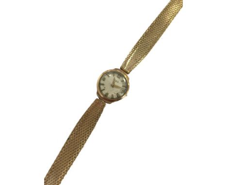 A LADY'S 9CT YELLOW GOLD WRISTWATCH, the round dial with Arabic and gilt baton numerals, attached to a yellow gold mesh brace