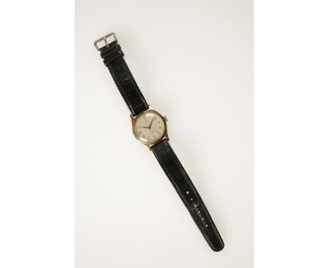 ROLEX: A GENTLEMAN'S YELLOW GOLD WRISTWATCH, the round dial with Arabic numerals, outer seconds numerals and sweep second han