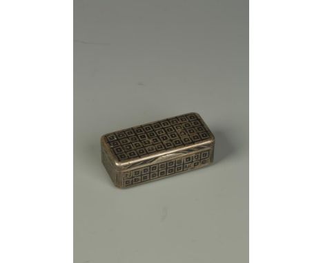 A RUSSIAN NIELLO WORK SNUFF BOX of rectangular form, the body decorated with geometric square motifs, gilt interior, stamped 