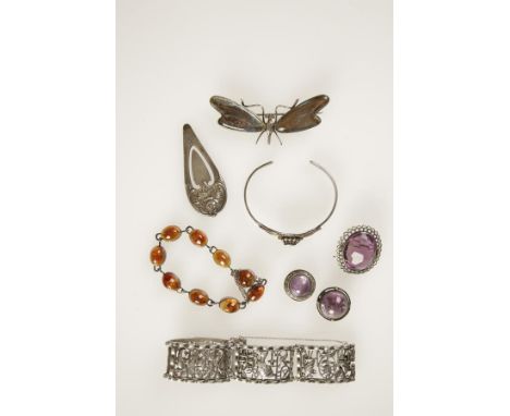 A COLLECTION OF JEWELLERY including a pair of cabochon amethyst dress studs; a butterfly winged brooch; a cabochon amber brac