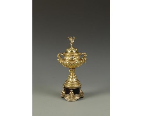 GOLFING INTEREST: A 9CT GOLD PRESENTATION GOLFING TROPHY of urn form, the pull-off cover surmounted by a winged figure, the l