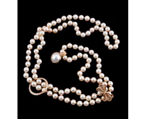 A cultured pearl necklace, composed of uniform 7mm cultured pearls, with a 9 carat gold ribbon bow clip, a cultured pearl and