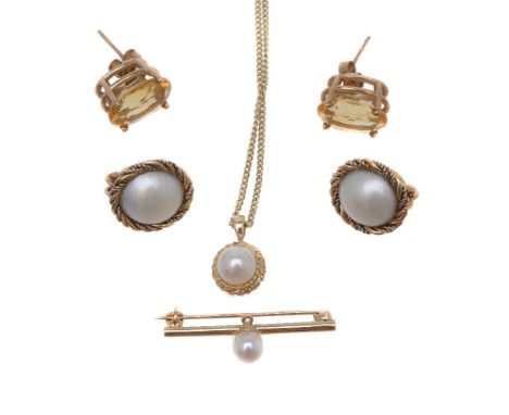 A small collection of jewellery, to include a pair of mabé pearl earrings, the mabé pearls within a three colour ropetwist su