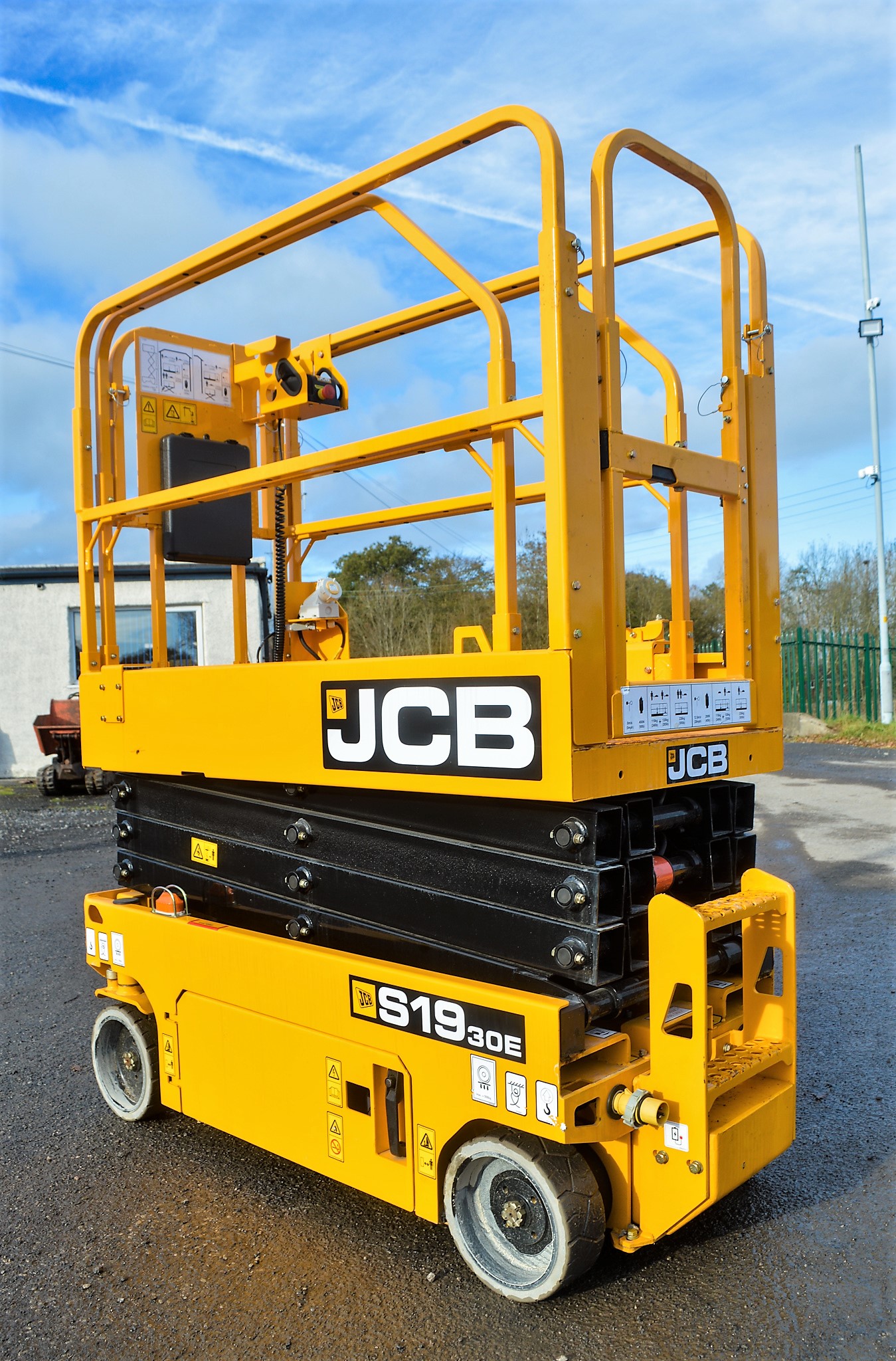 JCB S1930E 19 ft battery electric scissor lift access platform Year