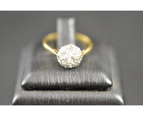 An 18ct gold ring set with 0.44 (approx) carat central modern brilliant cut diamond, clarity SI colour K, surrounded by 5 poi