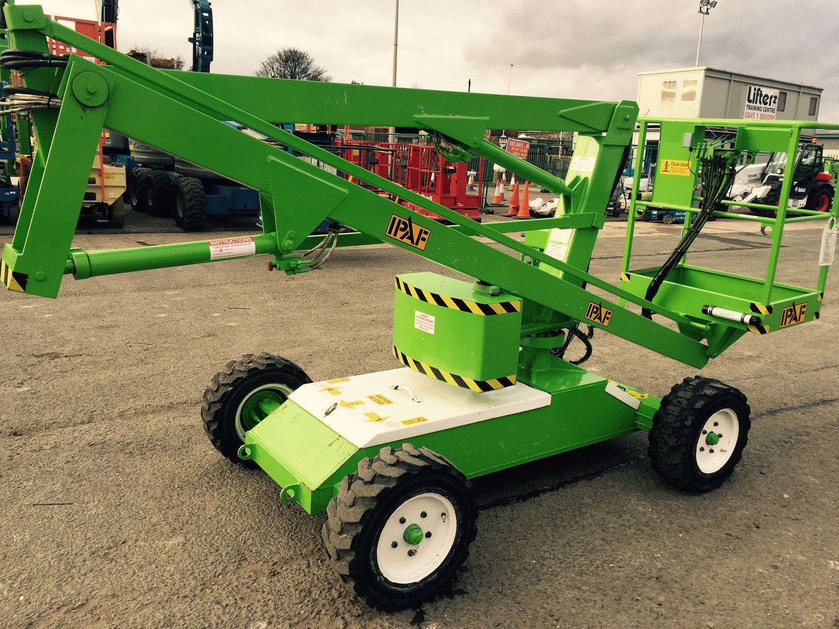 NIFTY LIFT HR10 battery driven articulated boom lift S/n 2192 with new