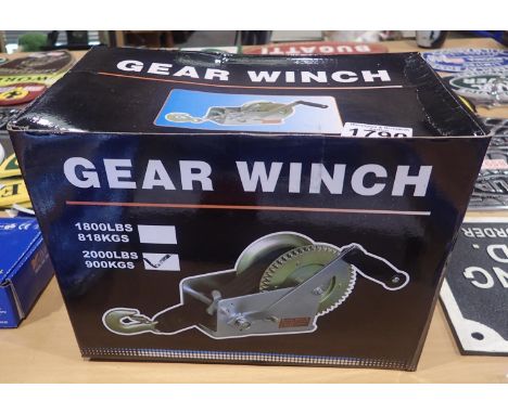 New boxed 2000lbs manual gear winch. P&amp;P Group 1 (£14+VAT for the first lot and £1+VAT for subsequent lots) 