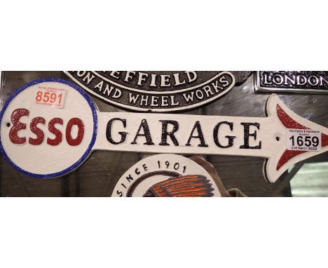 Cast iron Esso Garage arrow sign, 40 x 12 cm H. P&amp;P Group 2 (£18+VAT for the first lot and £3+VAT for subsequent lots) 