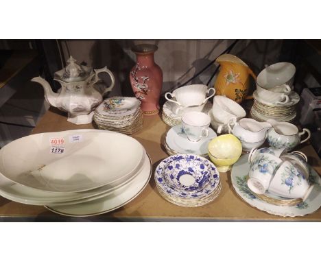 Colclough tea service, Aynsley soup coupes and further ceramics. Not available for in-house P&amp;P, contact Paul O'Hea at Ma