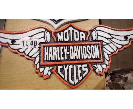 Cast iron Harley Davidson sign, D: 31 cm. P&amp;P Group 2 (£18+VAT for the first lot and £3+VAT for subsequent lots) 