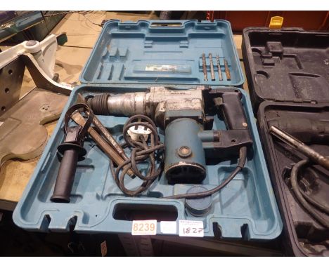 Makita 230v heavy duty hammer drill. Not available for in-house P&P, contact Paul O'Hea at Mailboxes on 01925 659133Condition