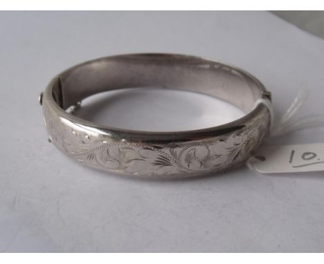 Hinged silver bangle       