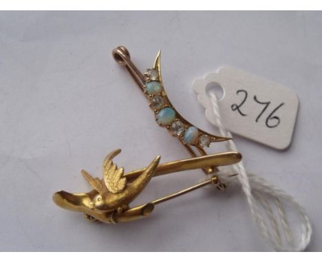An opal & gold crescent brooch and a gold bird brooch   5.6g inc        