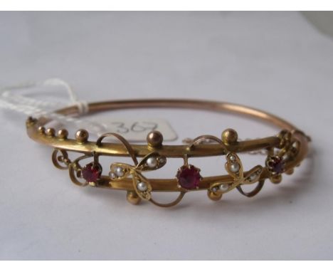 9ct bangle set with garnet and pearls 6.5g    